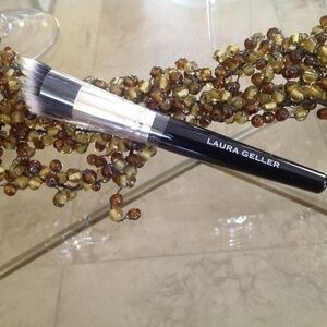 Laura Geller Angled Stippling Brush - BRAND NEW - FULL SIZE.